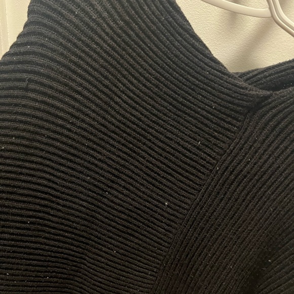 Zara Black Sweater with Ribbed Texture - Picture 2 of 4